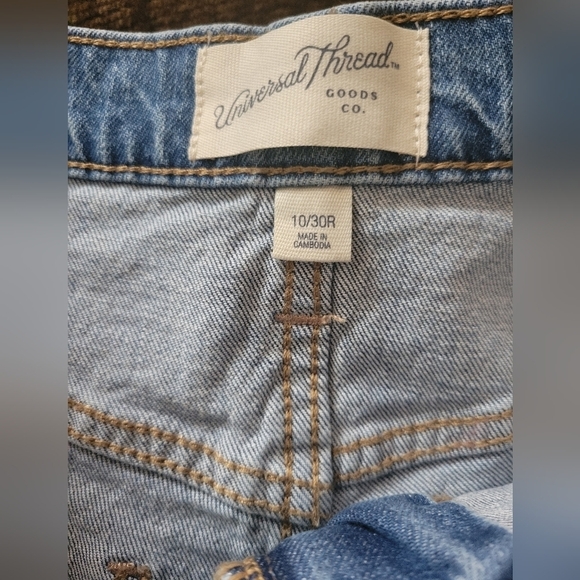 Universal Threads Women's Vintage Bermuda Frayed Hem Denim Shorts Size 10 - Picture 3 of 4